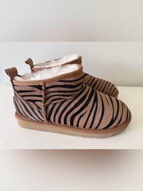 NWOB AUSTRALIA LUXE COLLECTIVE Cosy Ultra Short Boot Boots Shoes | US  9 | Zebra